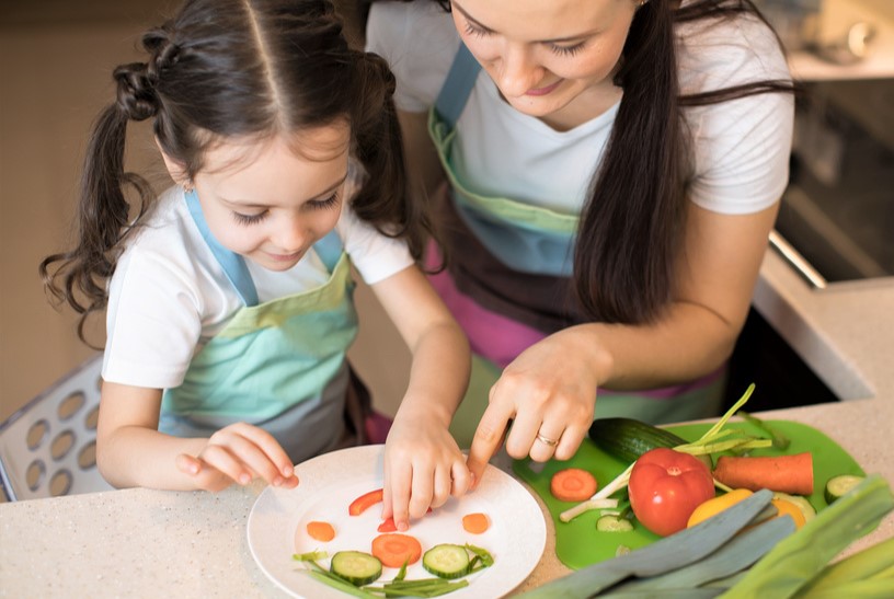Как привить ребенку полезные пищевые привычки