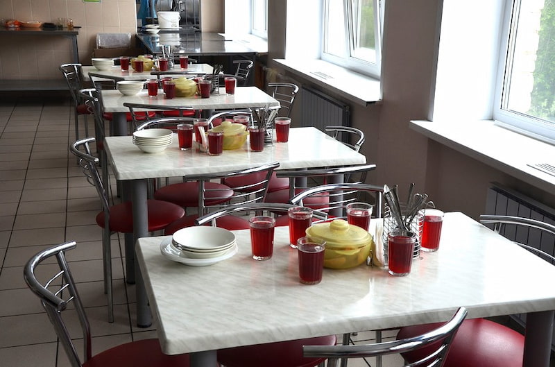 Роспотребнадзор: около 200 школ из 18 регионов России подали заявки на конкурс по ремонту школьных столовых