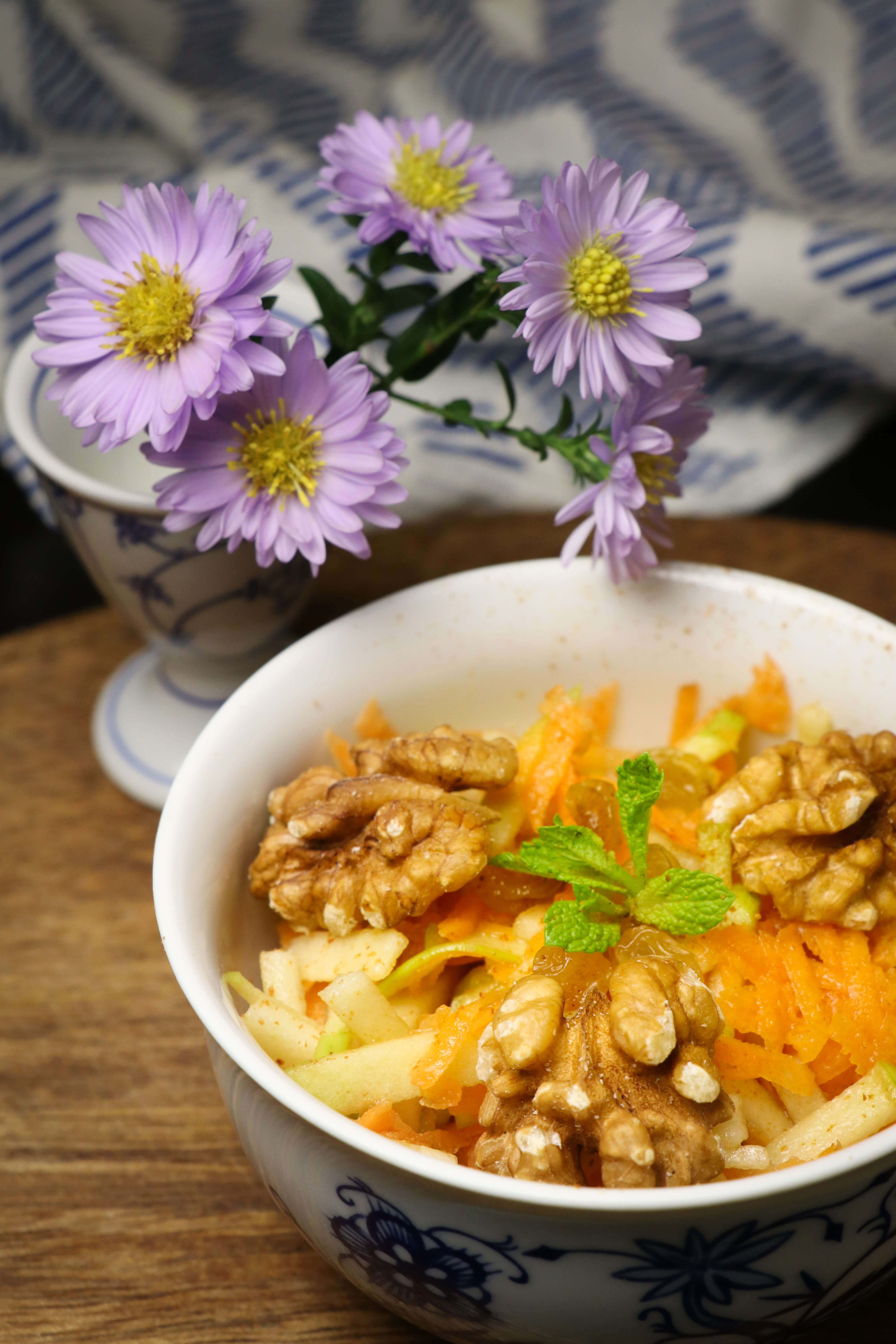 Морковный салат с яблоком и корицей