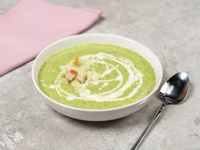Детокс-суп из брокколи и кабачка