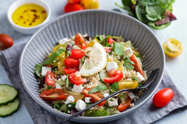 Фирменный рецепт «Формулы еды»: табуле – салат с булгуром и зеленью   