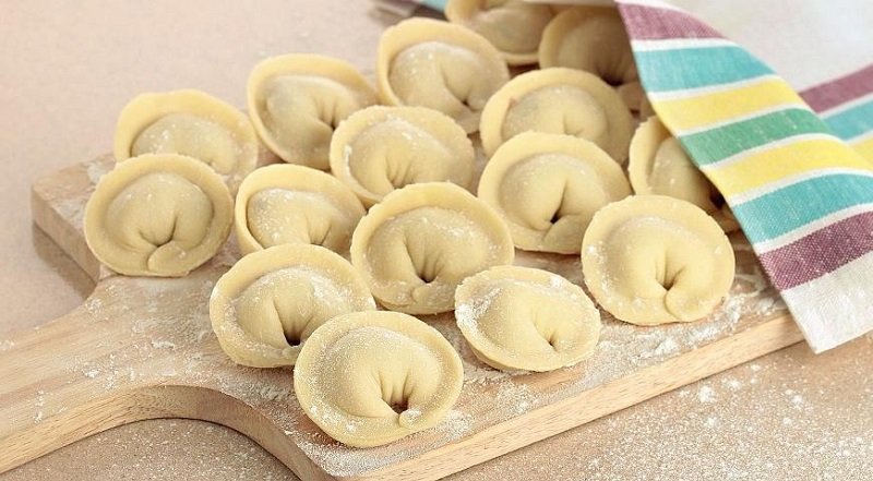 Заготовки разложить на льняном полотенце, таким образом они могут храниться в холодильнике до суток. Необходимое вам количество оставить, остальные заморозить.