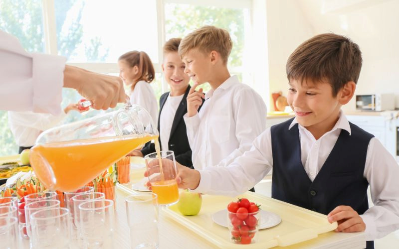 Роспотребнадзор: около 500 школ из 16 регионов России подали заявки на ремонт столовых в конкурсе, организованном группой «Черкизово» при поддержке проекта «Здоровое питание»