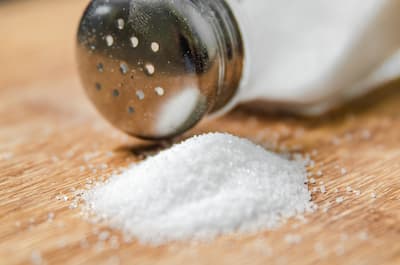 Роспотребнадзор предложил снизить количество соли в рационе школьников