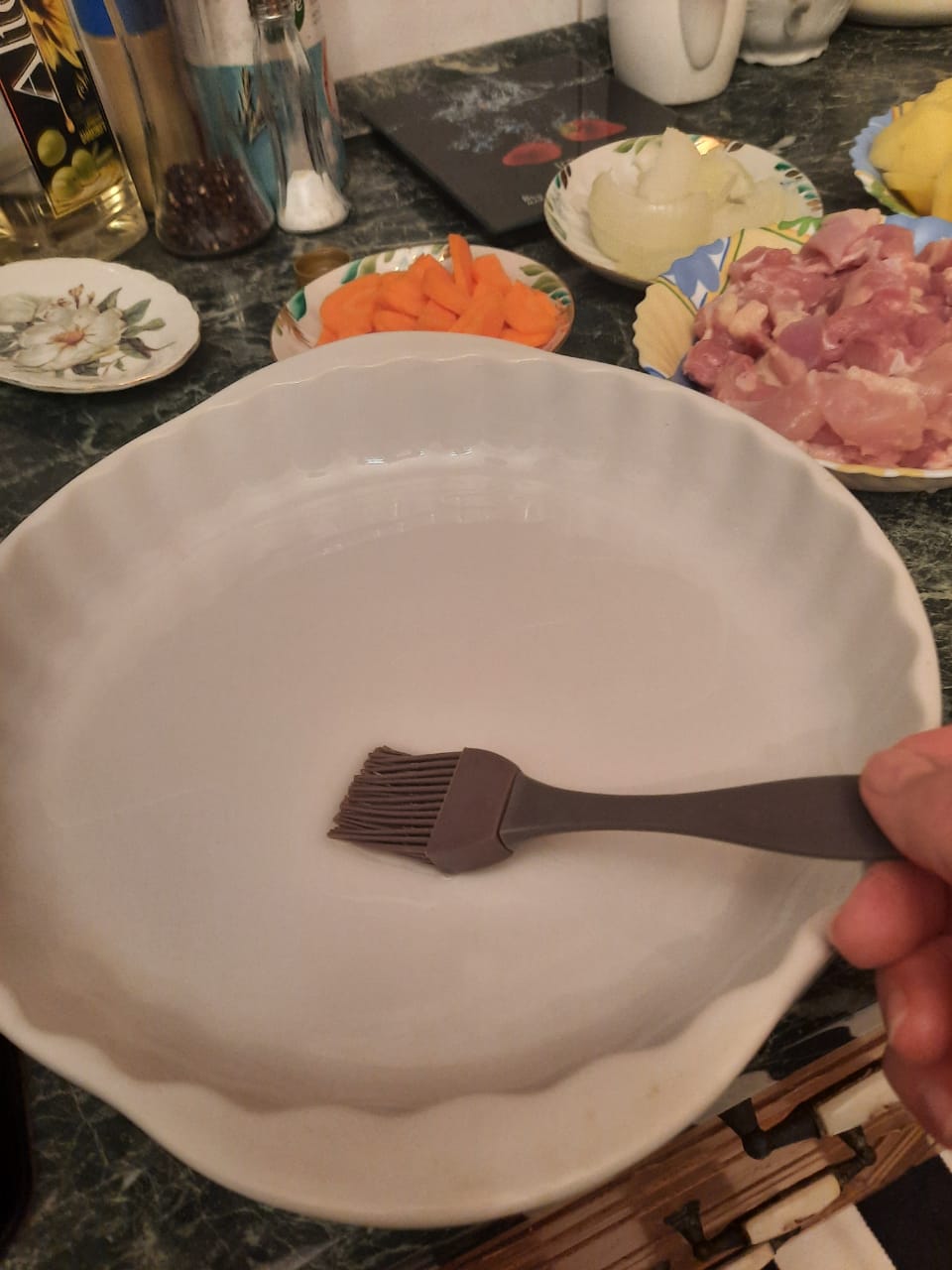 Форму смазываем растительным маслом