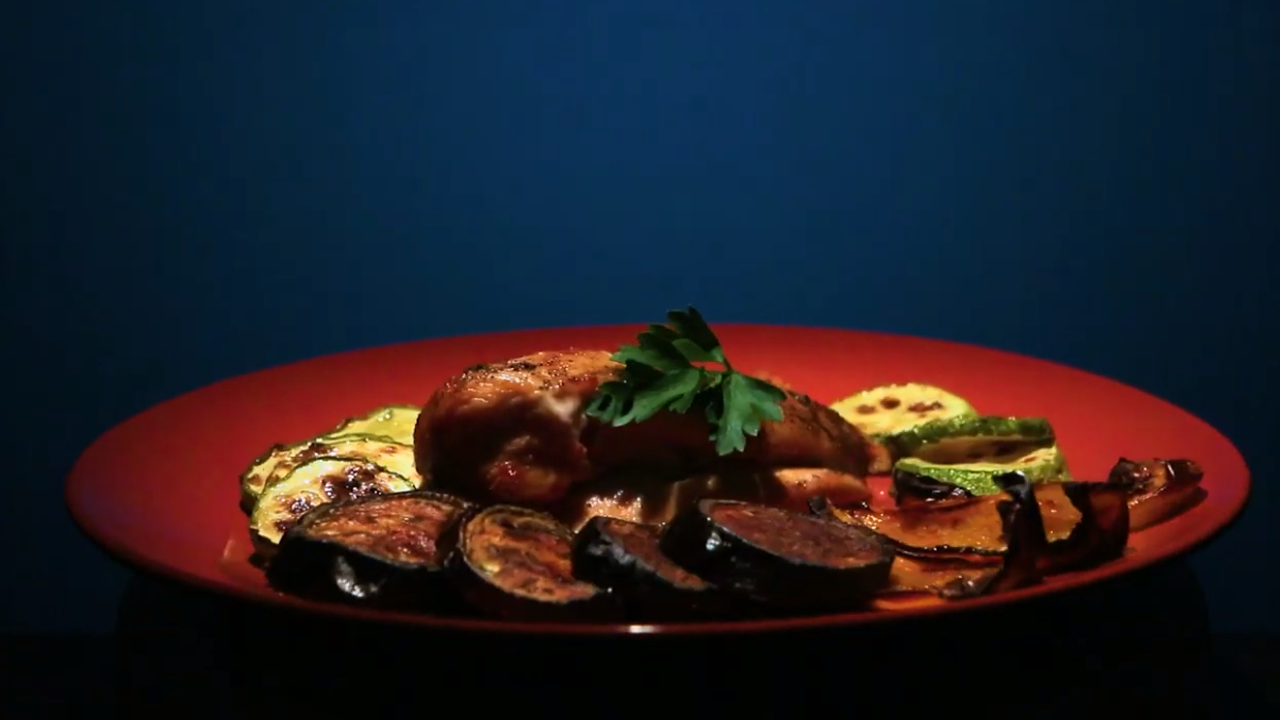 Курица с овощами в духовке