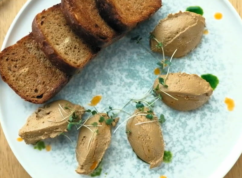 Фирменный рецепт «Формулы еды»: паштет из куриной печени со сливками