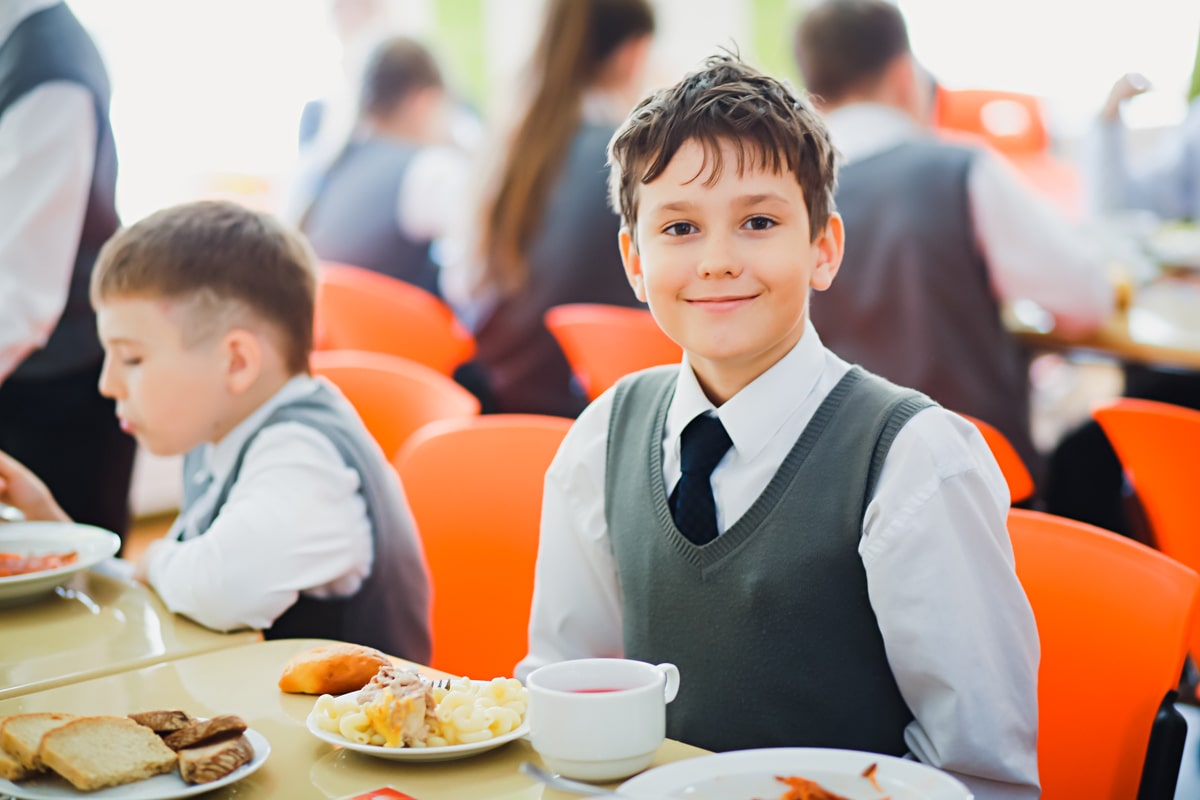 Роспотребнадзор: на горячее питание школьников в новом учебном году выделят 62,5 млрд рублей   