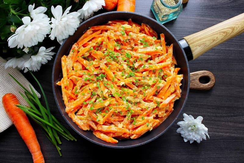 Морковь, тушеная со сметаной