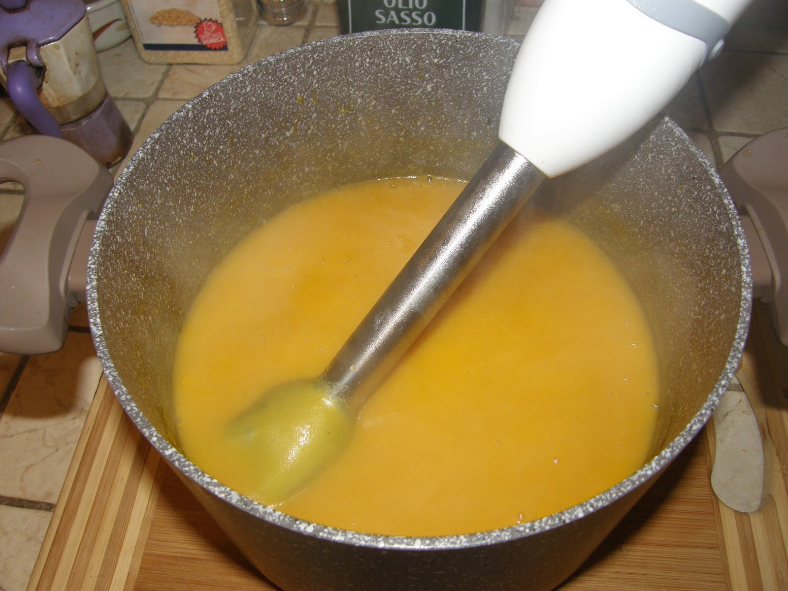 Перелить суп в блендер и взбить. 