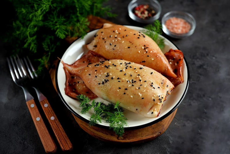 Кальмары, фаршированные грибами