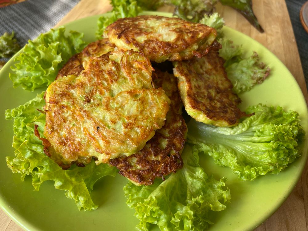 Кабачково-рисовые оладьи с копченым сыром