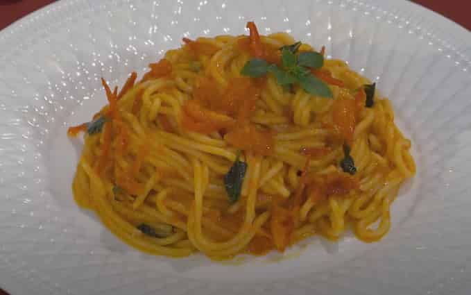 По желанию посыпать готовое блюдо натертым пармезаном.