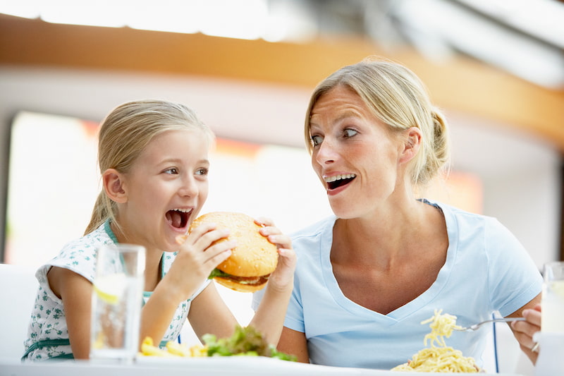 Чем не нужно кормить малыша