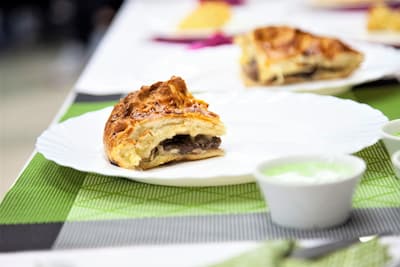 Чуду – лепешки из тонкого теста с сыром и зеленью