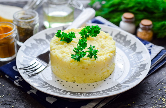 Фирменный рецепт «Формулы еды»: пшенная каша на чесночном масле 