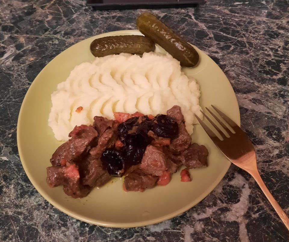 Мясо с черносливом
