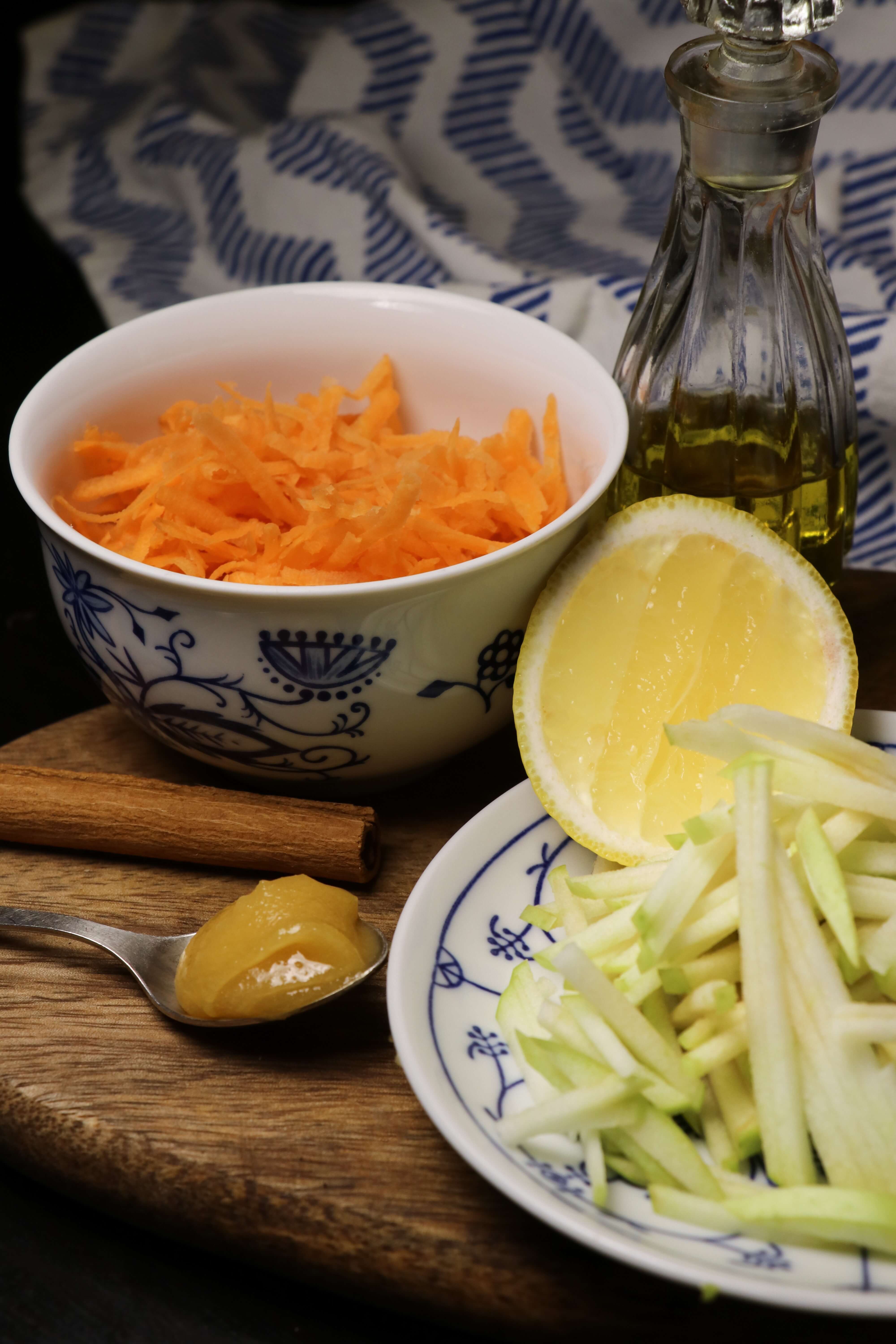 Морковный салат с яблоком и корицей 1