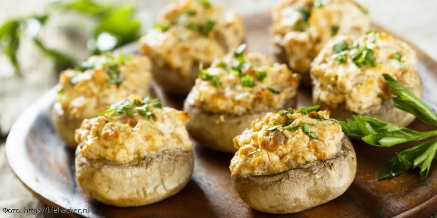 Шампиньоны, фаршированные адыгейским сыром