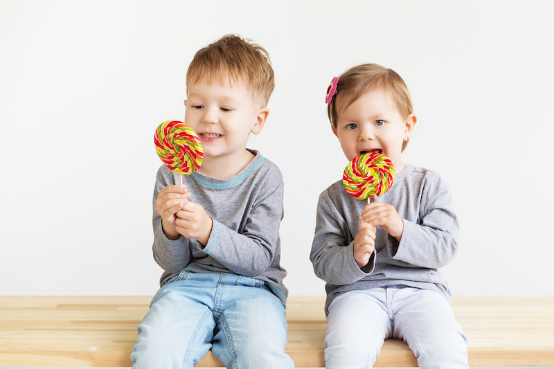 Дети-сладкоежки: опасно ли это для их здоровья?
