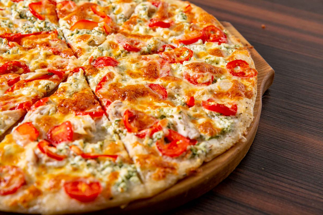 пицца с помидором грибами сыром и колбасой рецепт фото 66