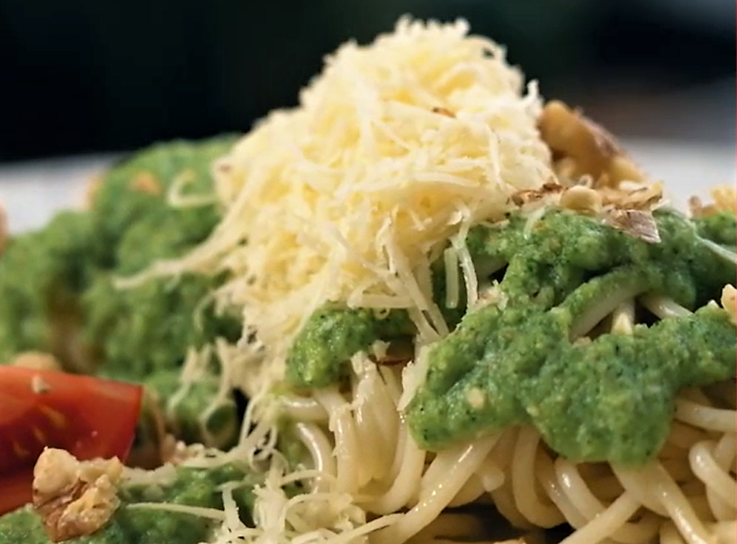 Фирменный рецепт от «Формулы еды»: спагетти с соусом из брокколи