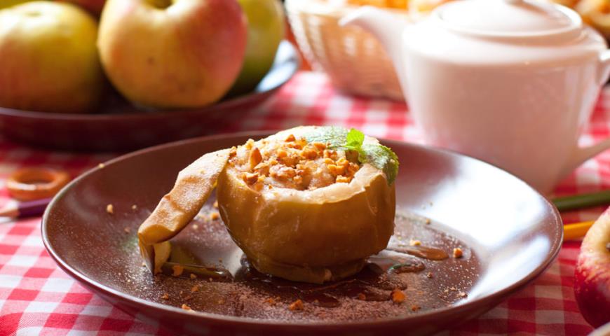 Фирменный рецепт «Формулы еды»: запеченные яблоки с вишневым джемом