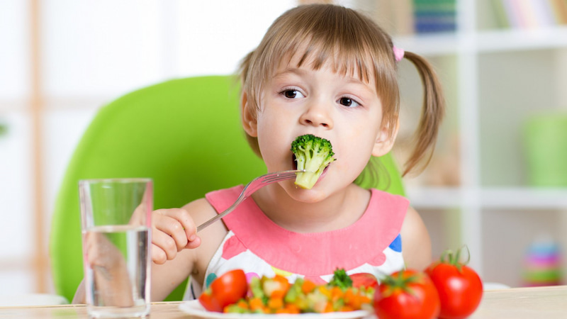 Как привить ребёнку полезные пищевые привычки