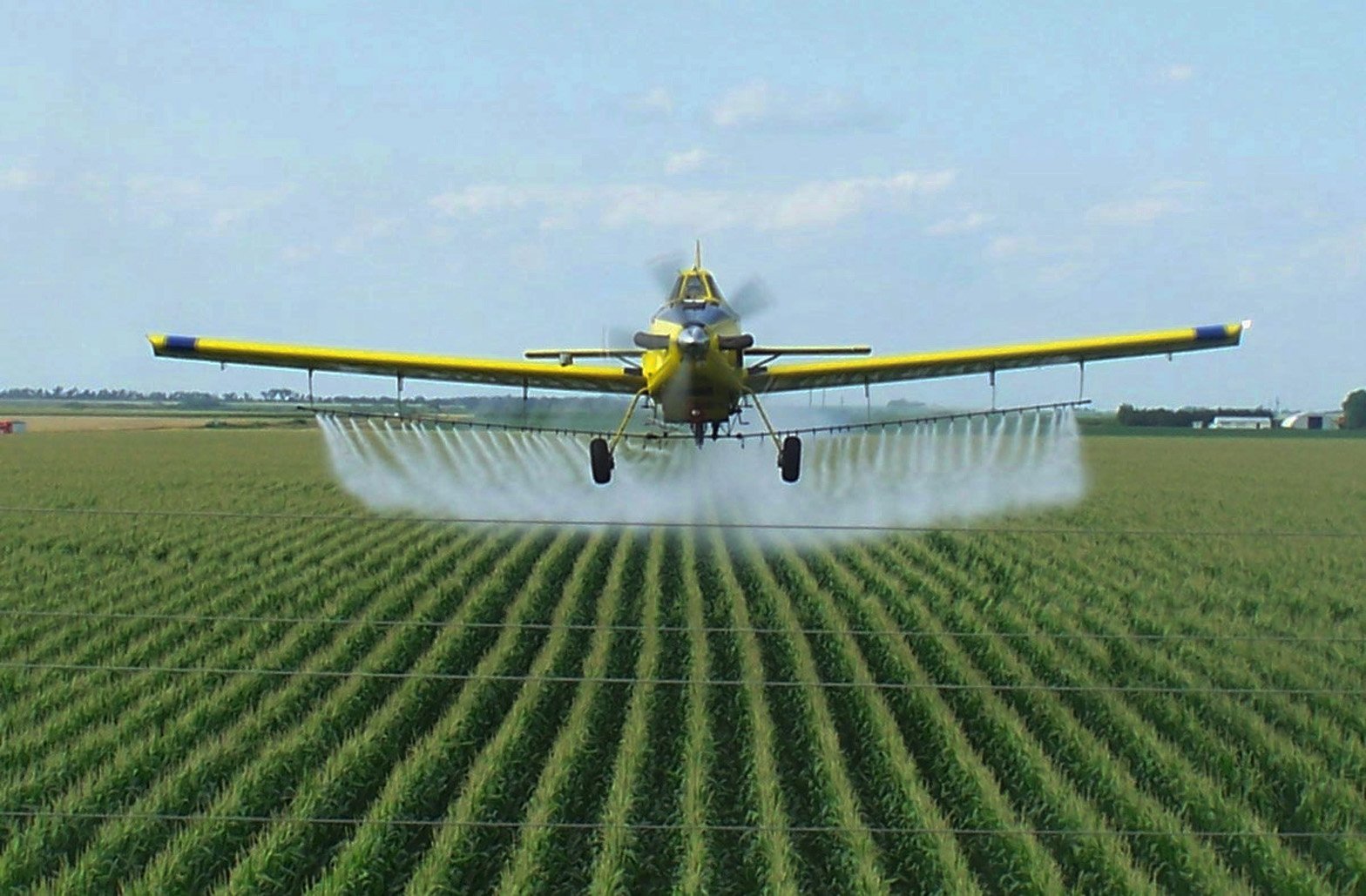 На какой высоте самолет опылитель. Сельскохозяйственный самолет. Пестициды. Авиация в сельском хозяйстве. Пестициды в сельском хозяйстве.