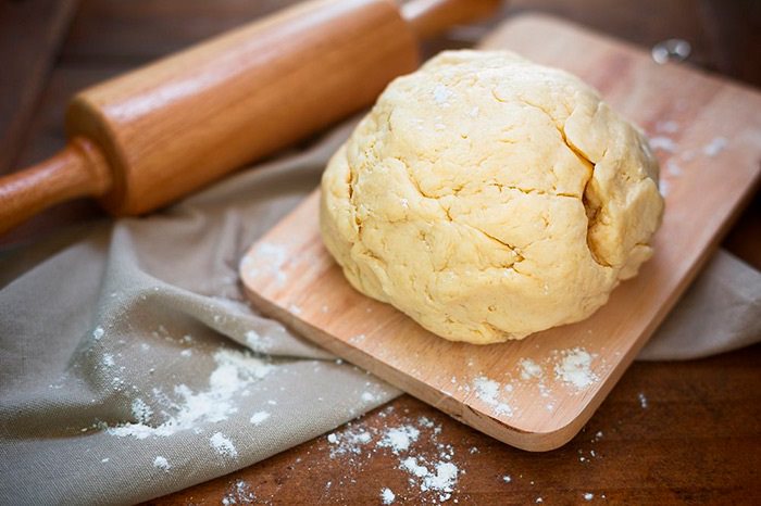 Тесто для торта с маргарином и с яйцами с орехами