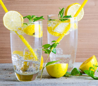 Вода с лимоном – всем ли нужно начинать с нее день