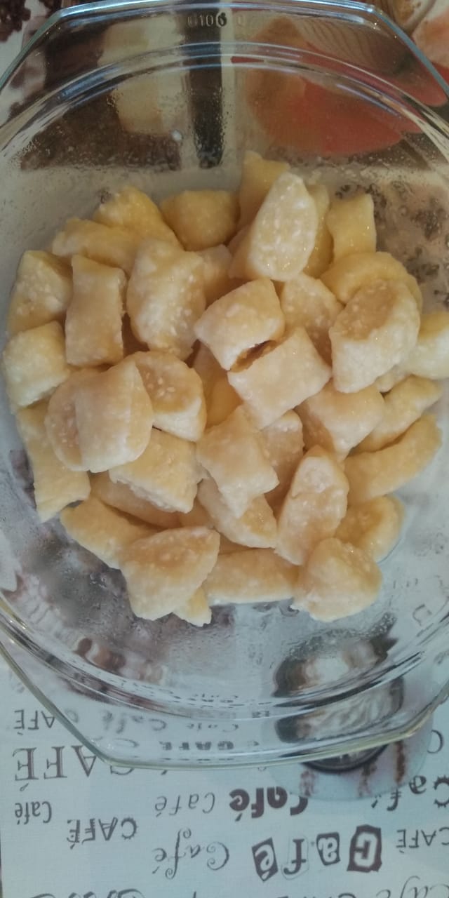 Смазываем небольшим кусочком сливочного масла и подаем к столу