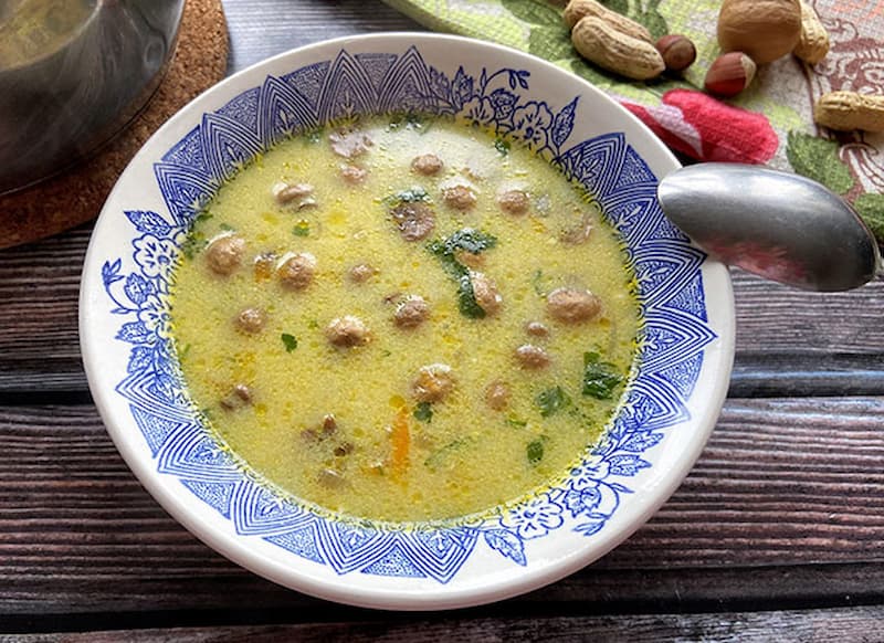 Сливочный суп с курицей и грибами
