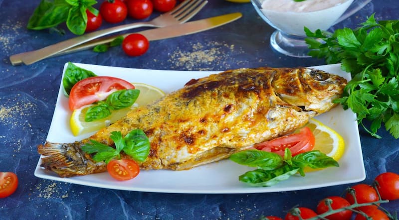 Запеченный карась в фольге