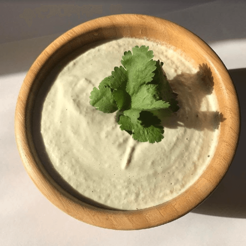 Для этого поджаренные семена измельчите в блендере до  гладкой пастообразной консистенции. 