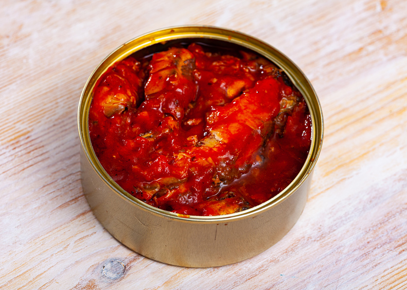 Килька в томатном соусе – полезный и доступный продукт