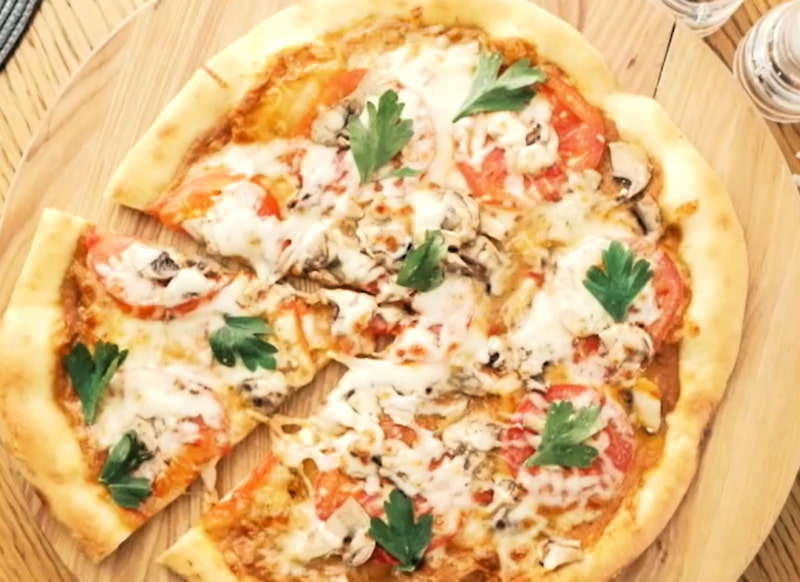 Фирменный рецепт «Формулы еды»: пицца с баклажанной икрой