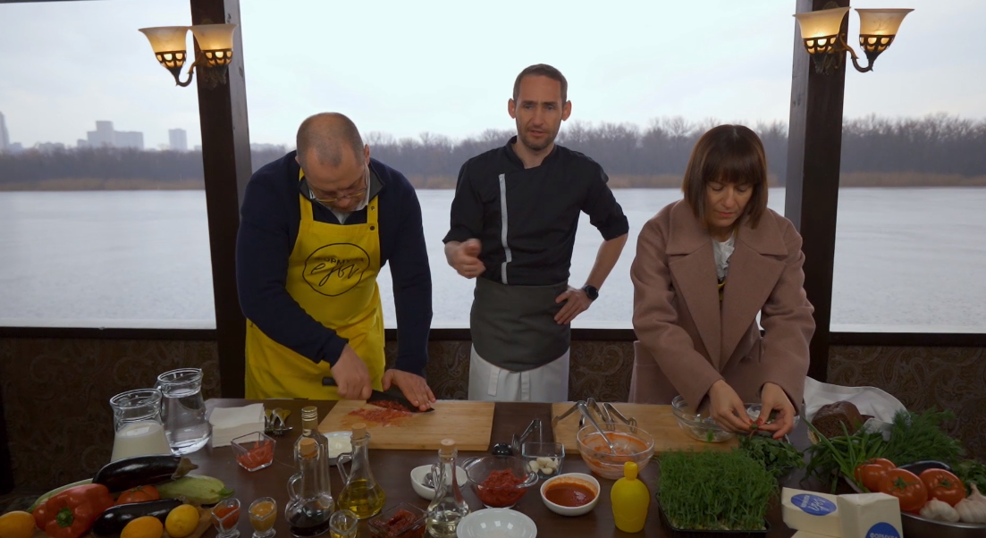 Фирменный рецепт «Формулы еды»: три диетических соуса к пельменям