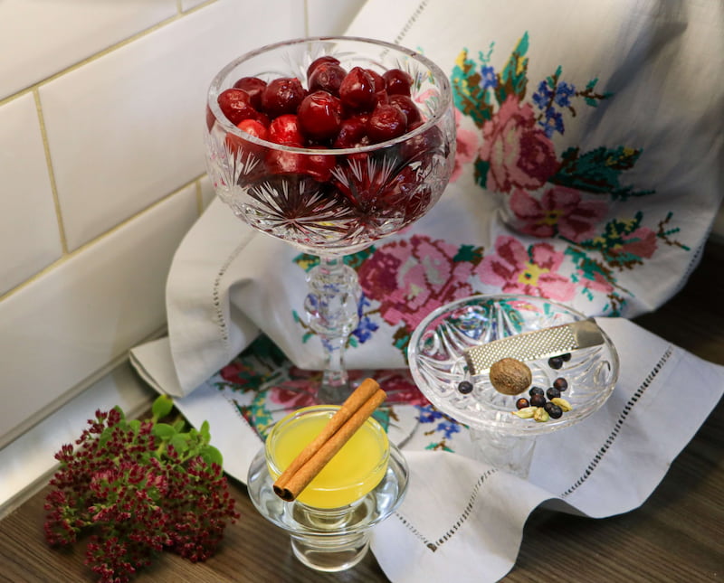 Вишневый напиток с пряностями