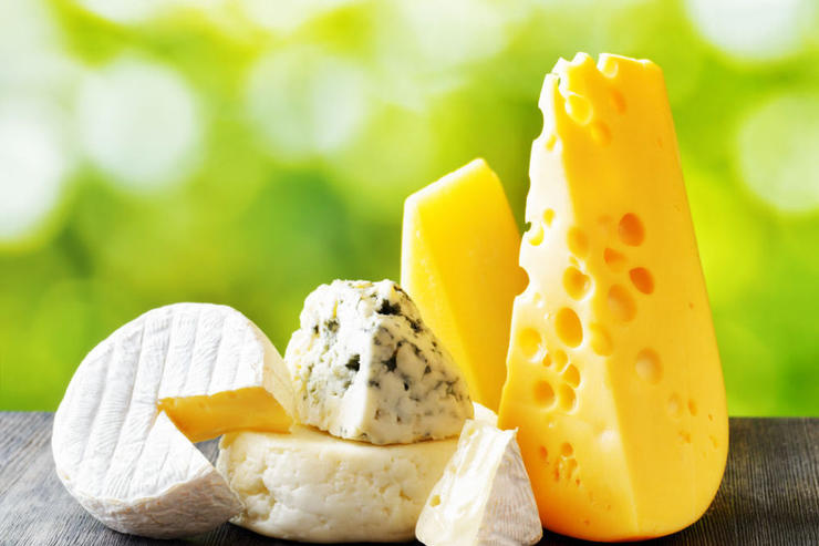 На сайте журнала «7 дней» Роспотребнадзор дает рекомендации по выбору сыров