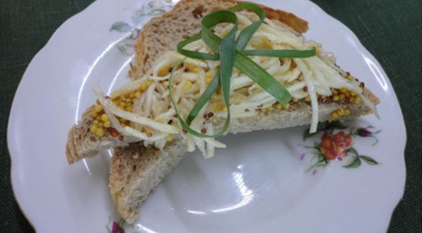 Или с тостом, смазанным французской горчицей.