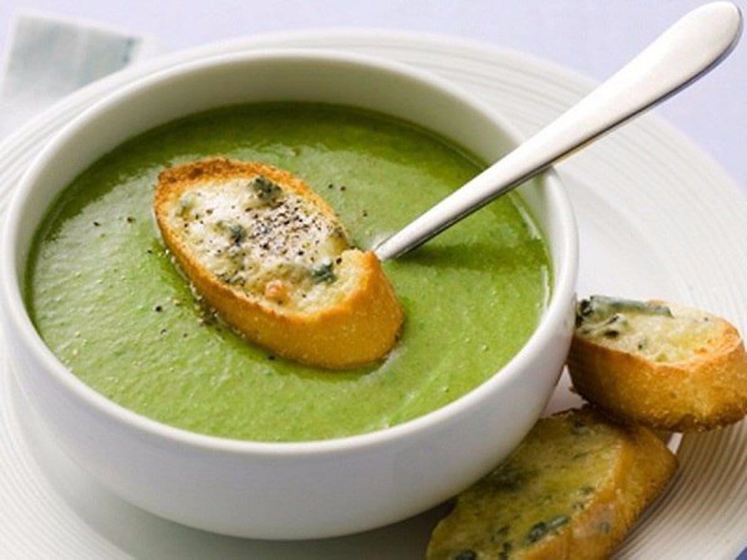 Суп пюре из брокколи классический рецепт. Крем суп брокколи. Суп-пюре "цветная-брокколи". Крем суп из брокколи. Суп-пюре из брокколи со сливками.
