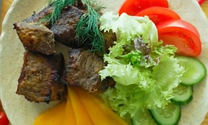 Фирменный рецепт от «Формулы еды»: шашлык в маринаде с хреном