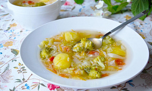 Овощной суп с капустой и пшеном